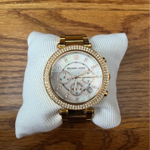 Michael Kors Gold Watch - Picture 1 of 2